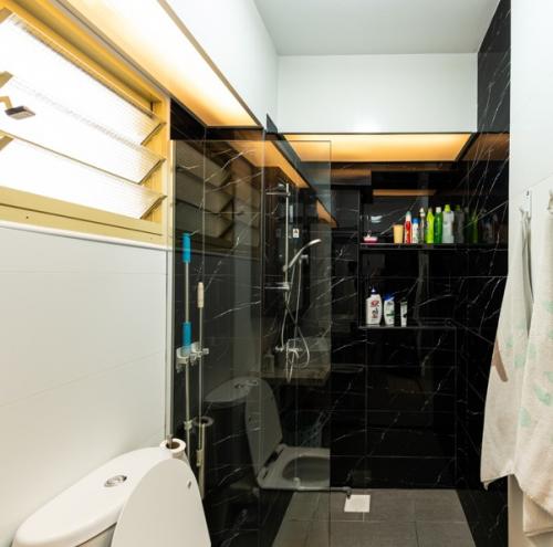 Country Bathroom at 117 Edgefield Plains
