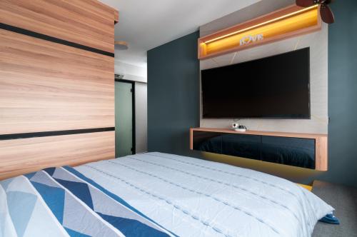 Eclectic Bedroom at 26B St George