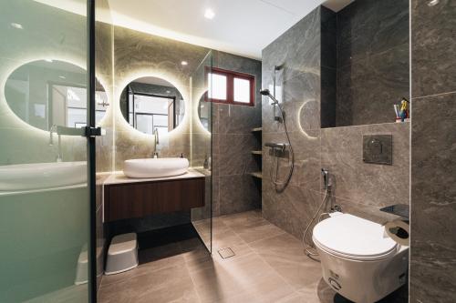 Contemporary Bathroom at 211 Bedok South Avenue 1 Casafina Condominium