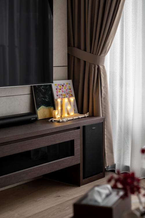 Transitional Living Room at 138C Yuan Ching Road