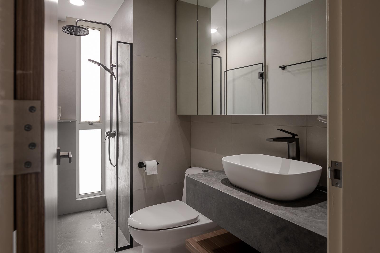 Modern Bathroom with Countertop and Homogeneous Tiles