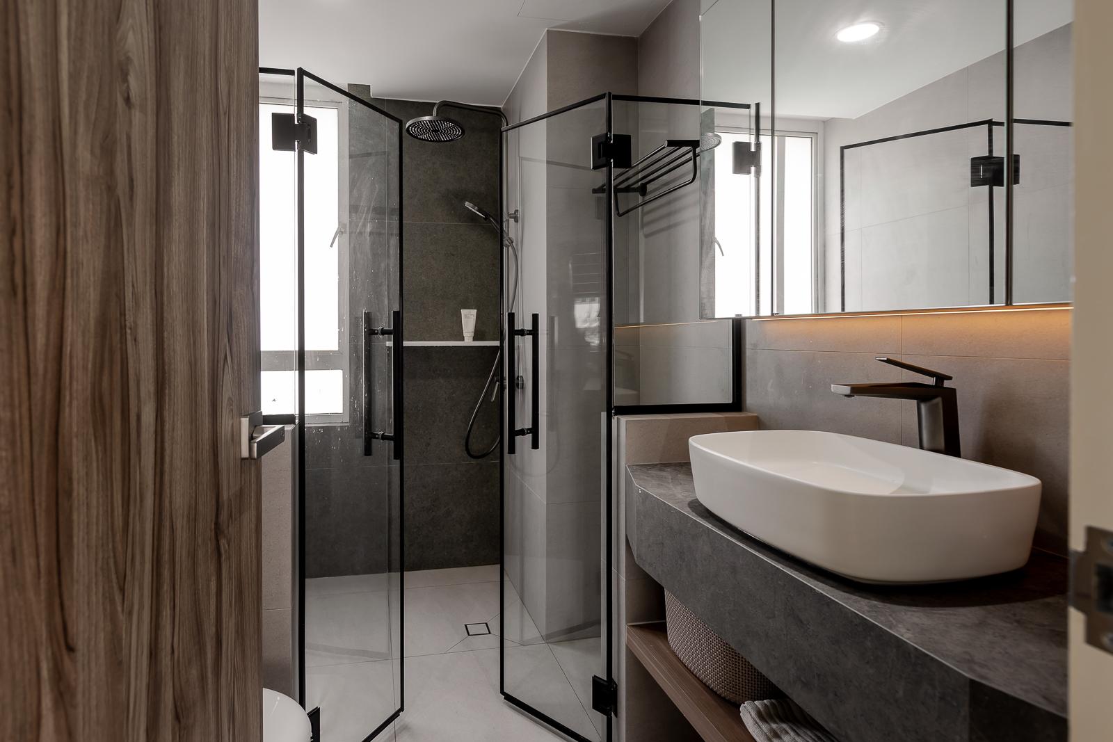 Modern Bathroom with Countertop and Homogeneous Tiles