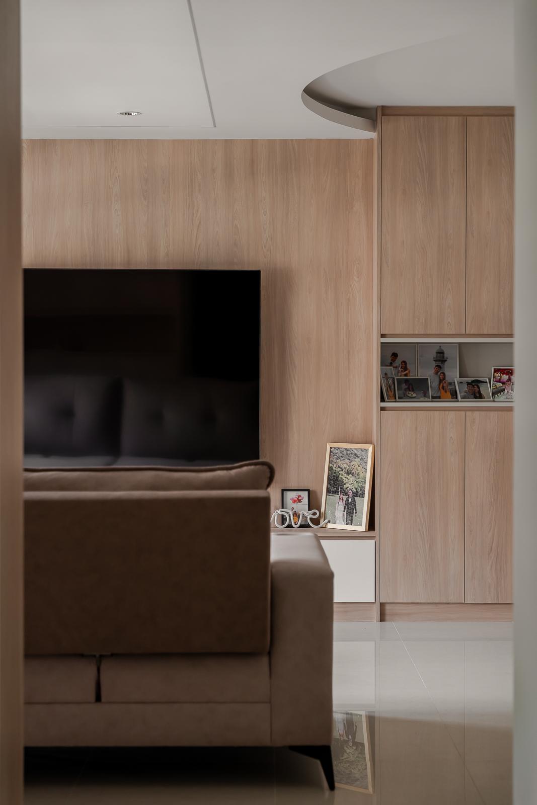 Scandinavian Living Room with Homogeneous Tiles and Feature Wall