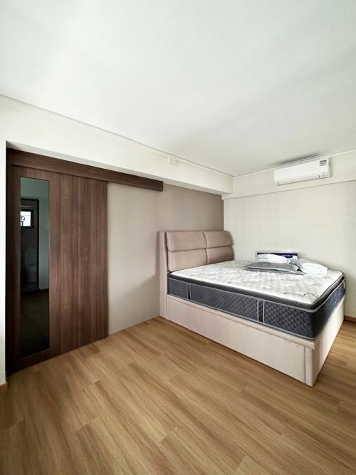 Modern Bedroom at Kallang Basin
