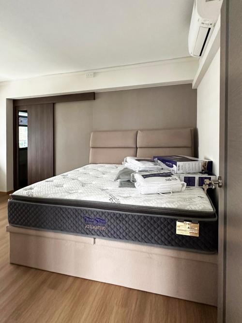 Modern Bedroom at Kallang Basin