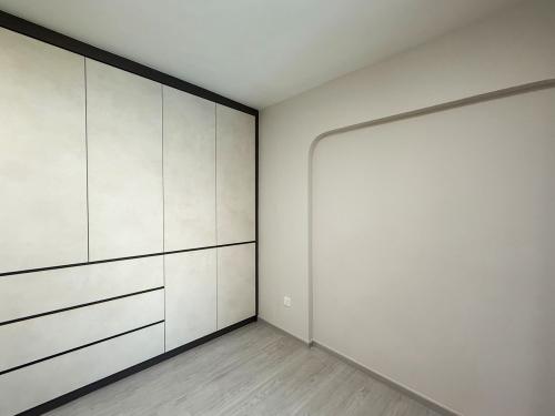 Minimalist Bedroom at Anchorvale Gardens