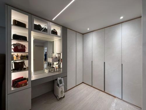 Modern Walk-in Wardrobe at Woodlands