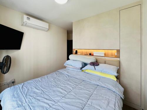 Modern Bedroom at Punggol Point Crown