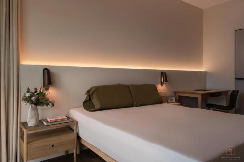 Modern Bedroom at 7 Geylang Lorong 39 (Sims Residences)