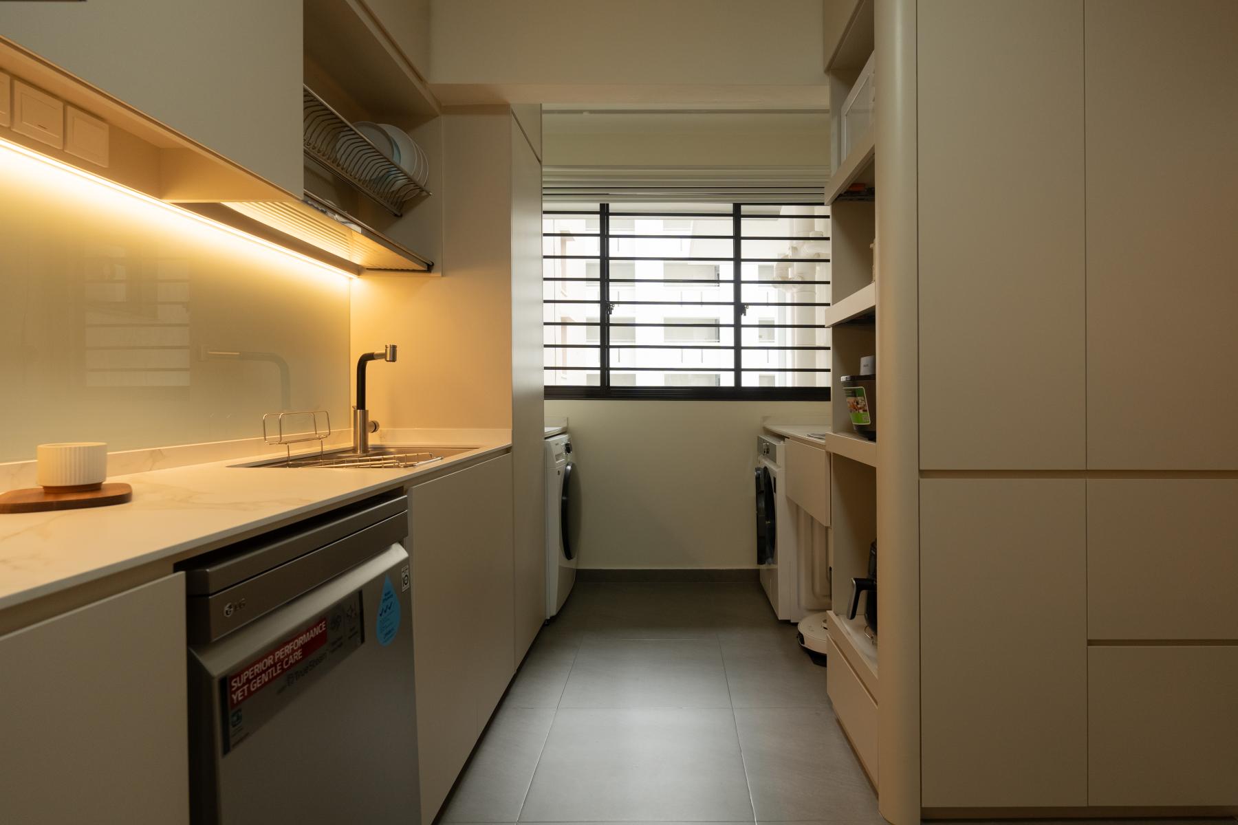 Contemporary Kitchen with Kitchen Window and Open Kitchen