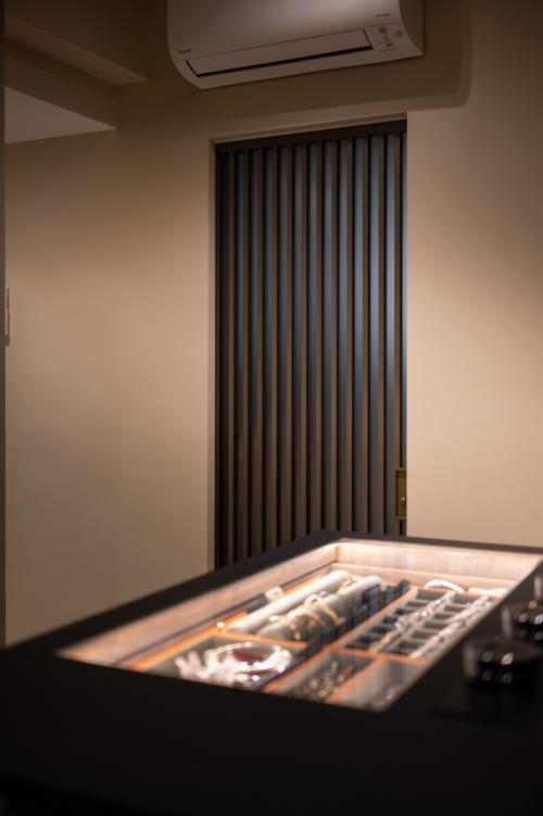 Modern Walk-in Wardrobe at 68 Wilkie Road, Le Wilkie