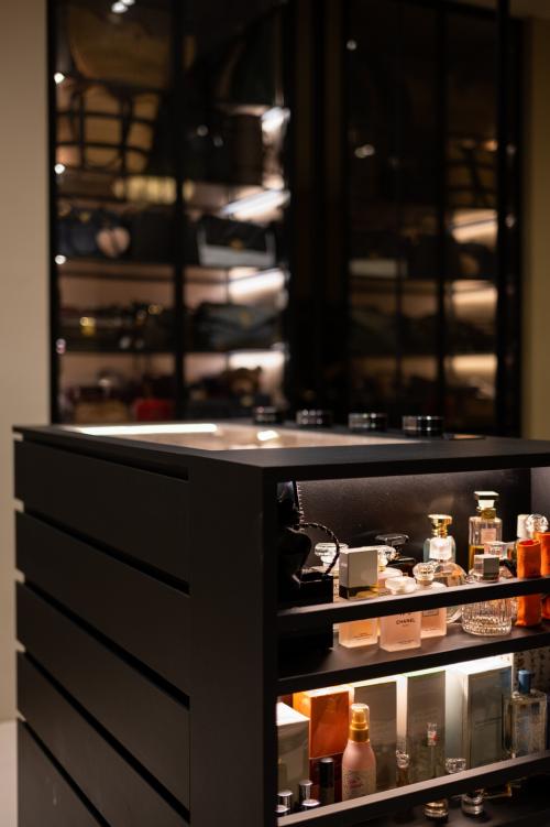 Modern Walk-in Wardrobe at 68 Wilkie Road, Le Wilkie