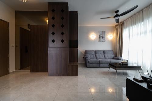 Modern Entryway at 356A Ubi Road 3