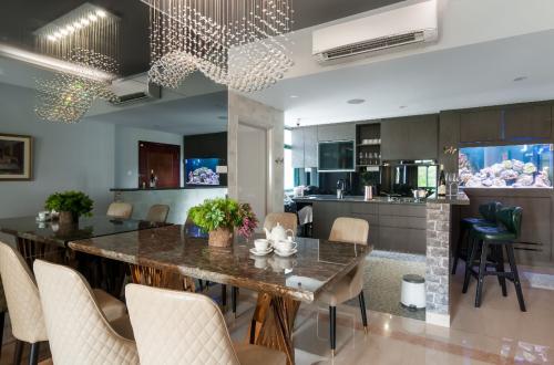 Modern Dining Room at The Hillside