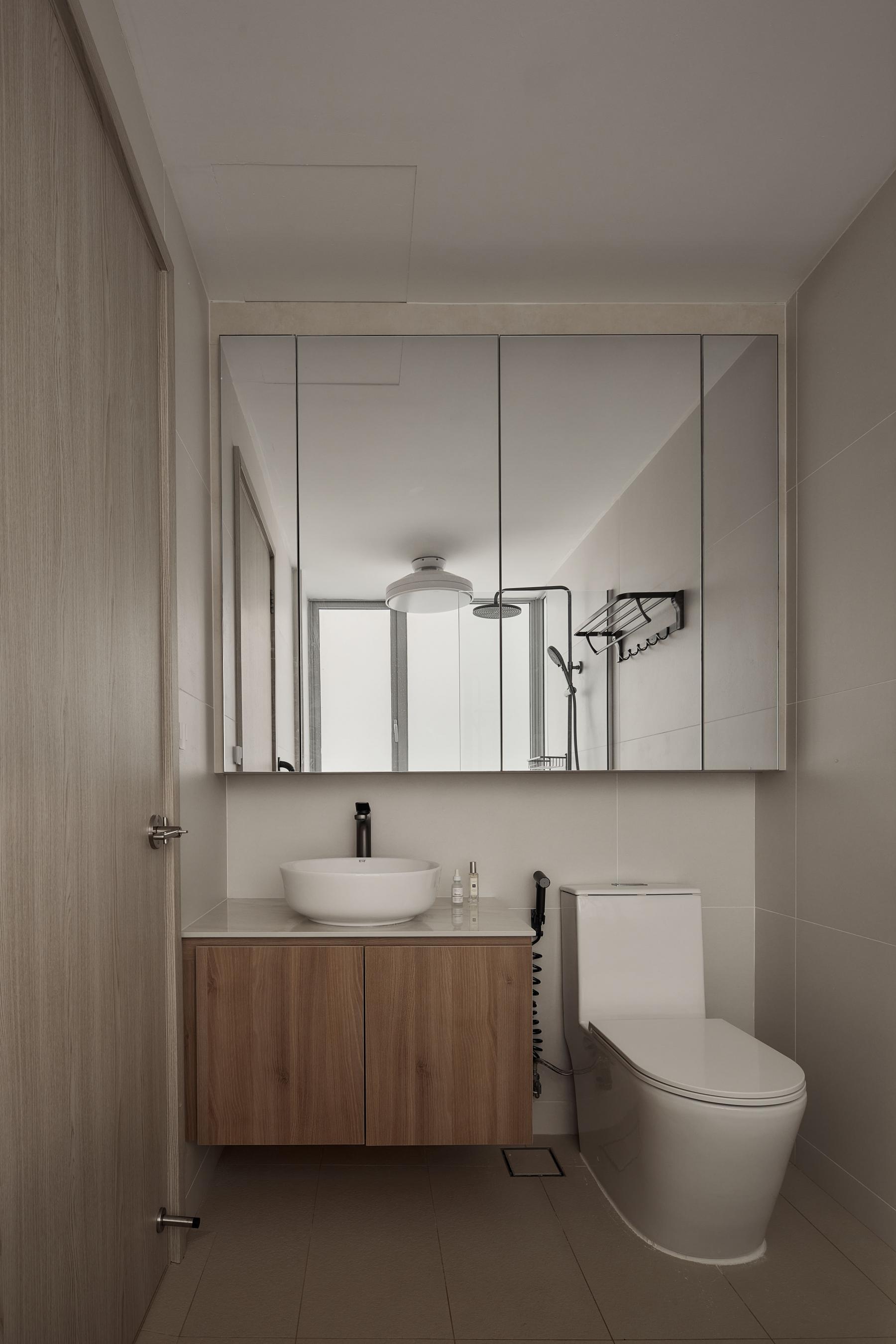 Modern Bathroom with Mirror and Wash Basins