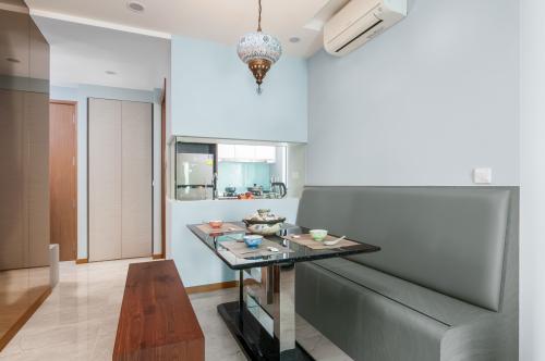 Minimalist Dining Room at 16 Upper Serangoon View, Kingsford Waterbay