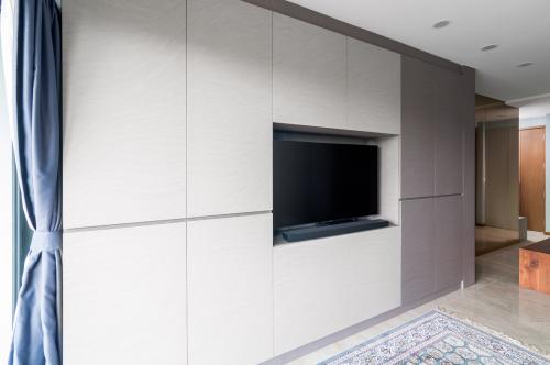 Minimalist Living Room at 16 Upper Serangoon View, Kingsford Waterbay