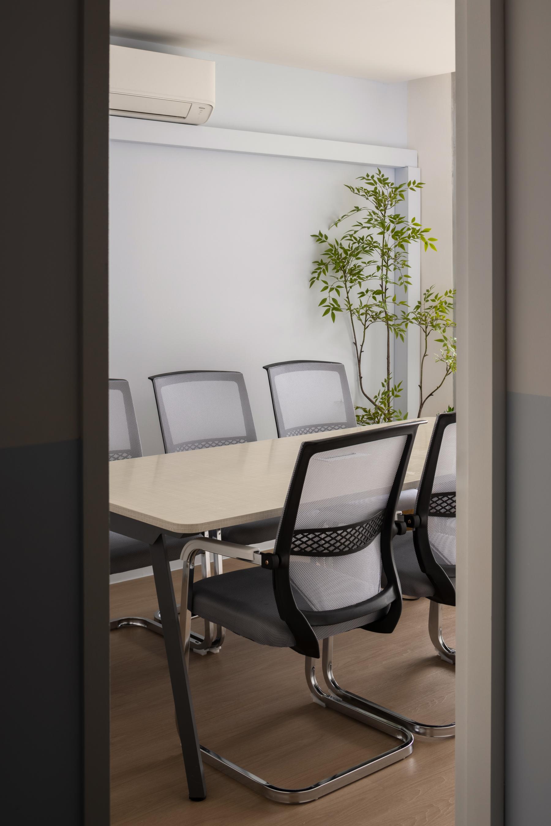 Modern Office with Desk and Desk Chairs