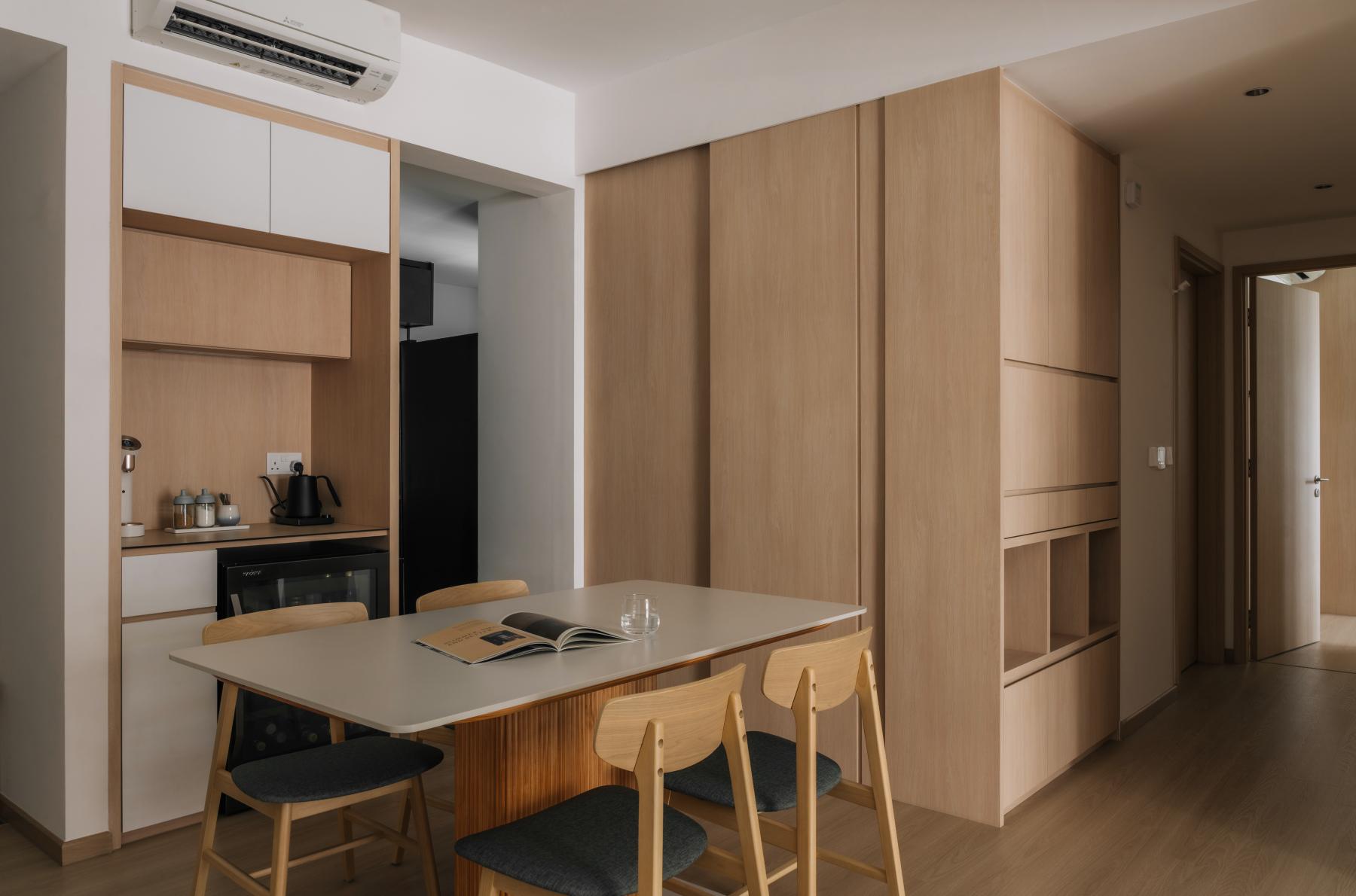 Scandinavian Dining Room with Dining Table and Dining Chairs