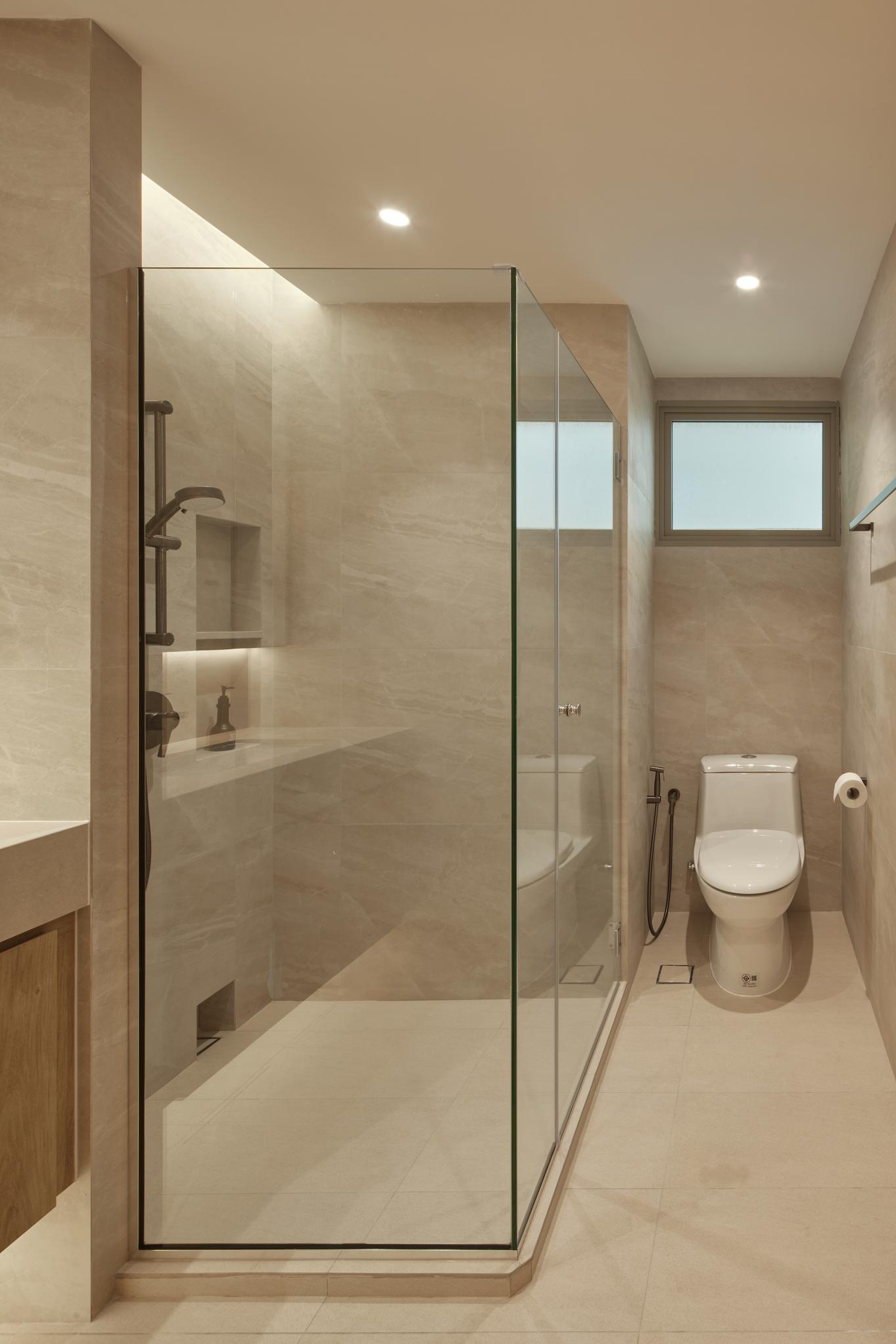 Contemporary Bathroom with Mirror and Rainshower