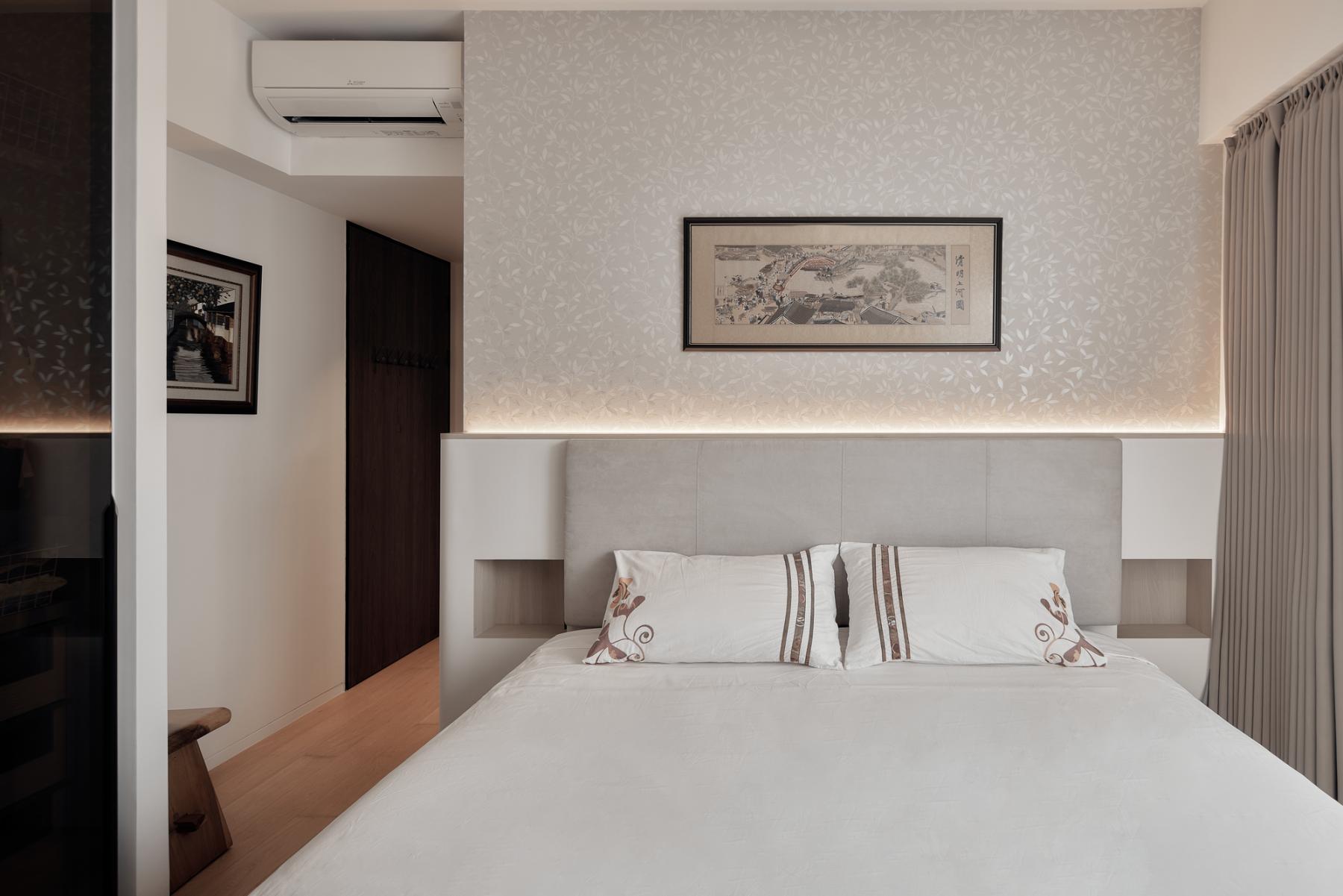 Modern Bedroom with Queen Bed and Bed