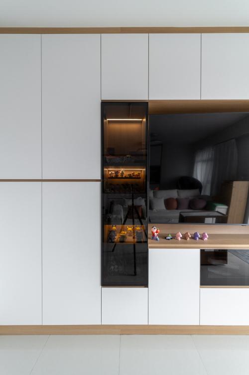 Minimalist Living Room at 437B Northshore Dr