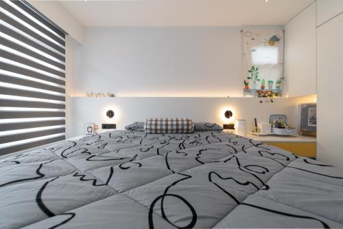 Minimalist Bedroom at 91B Jalan Satu