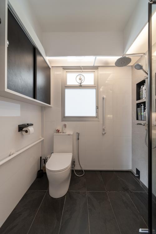 Minimalist Bathroom at 91B Jalan Satu