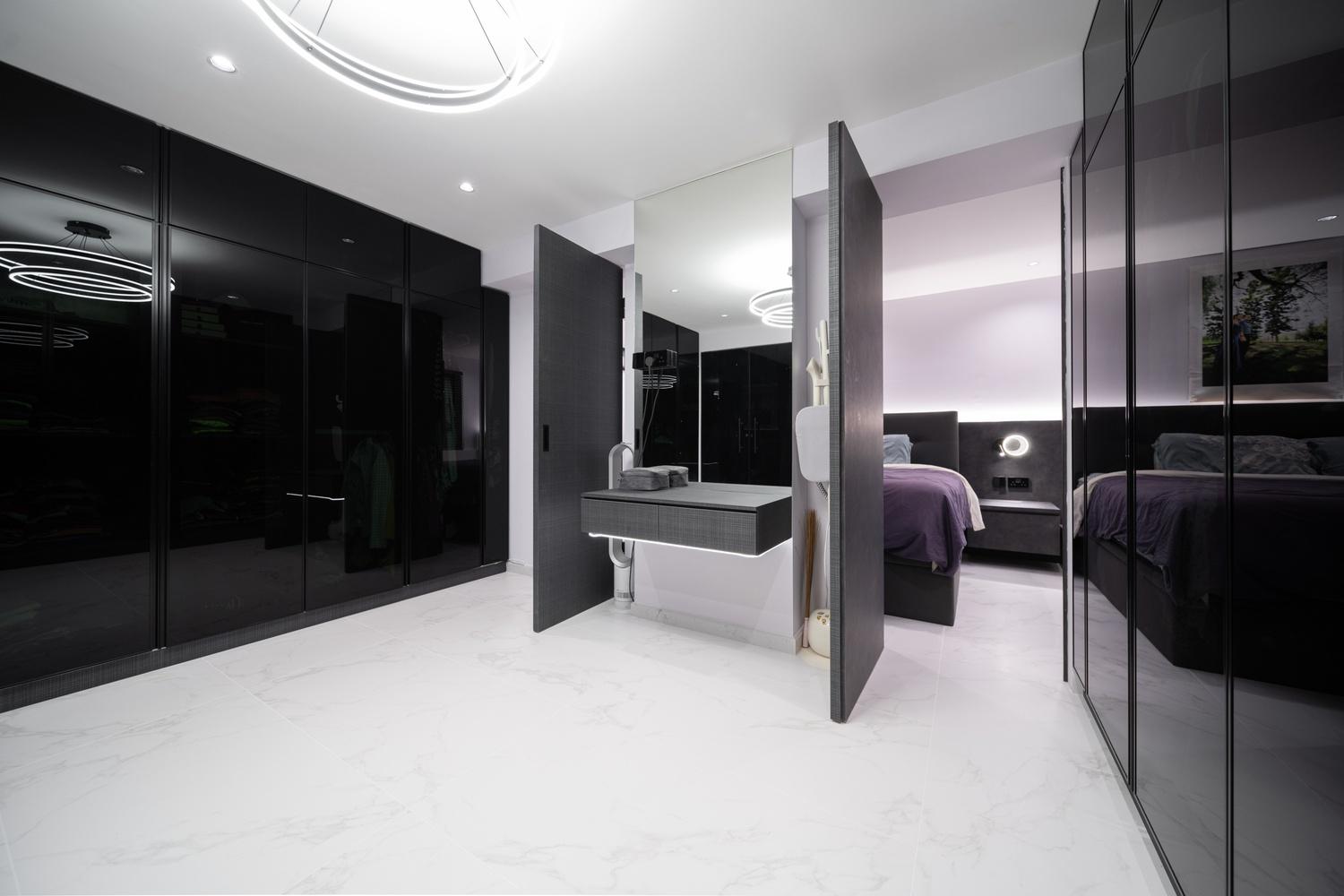 Modern Walk-in Wardrobe with Mirror and Wardrobe