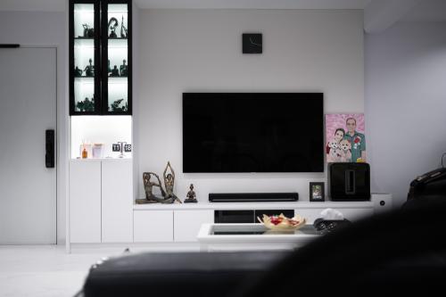 Modern Living Room at 578 PASIR RIS ST 53