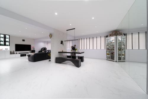 Modern Living Room at 578 PASIR RIS ST 53