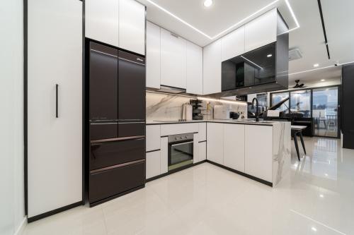 Modern Kitchen at 49 The Treasure