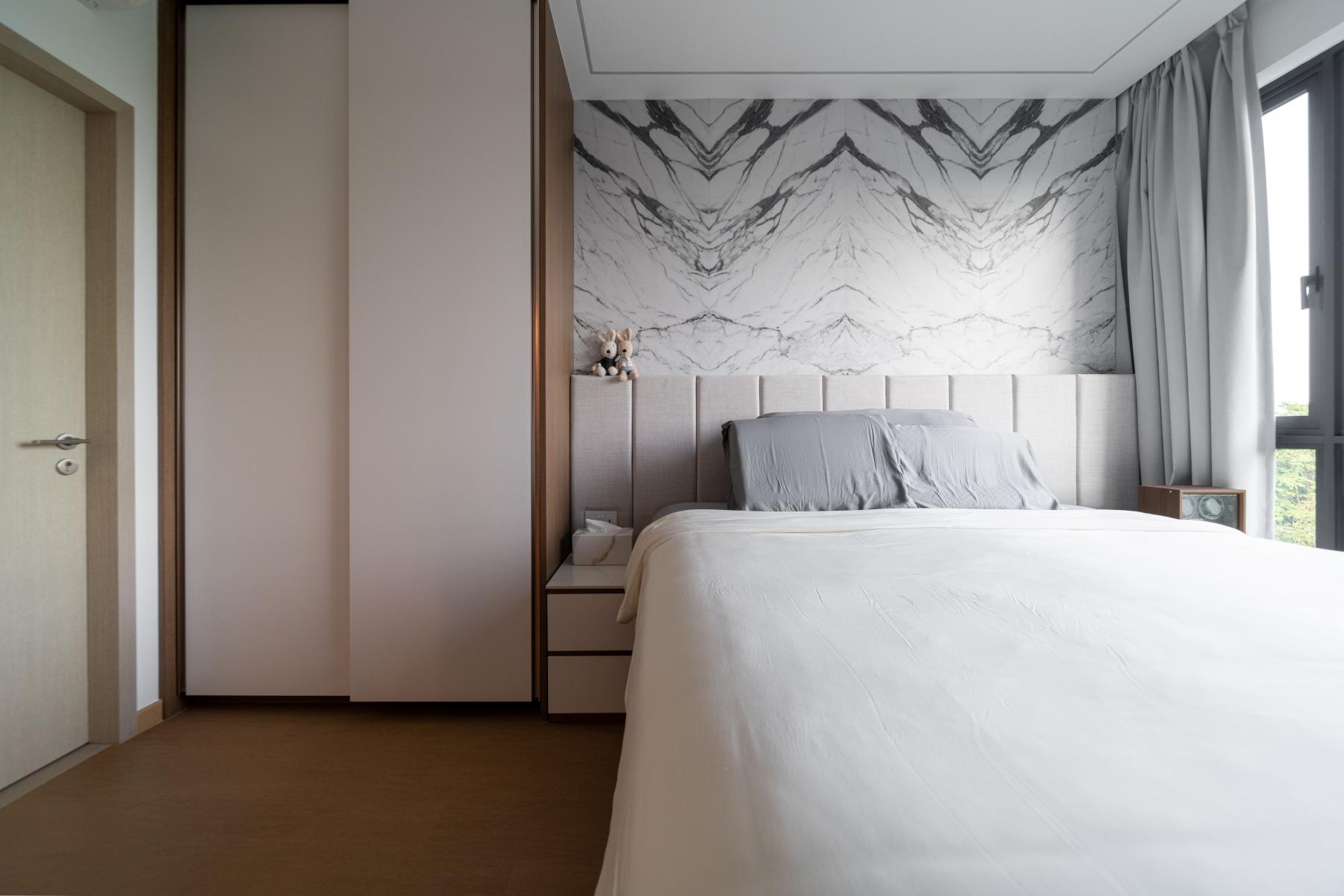 Modern Bedroom with Feature Wall and Wardrobe