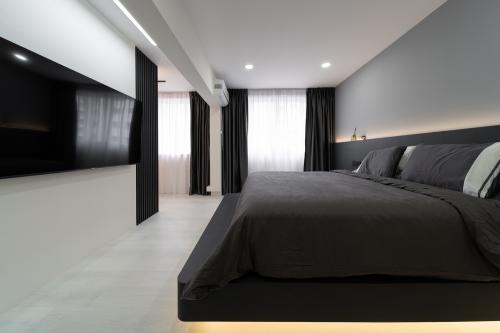 Modern Bedroom at 430 Bukit Panjang