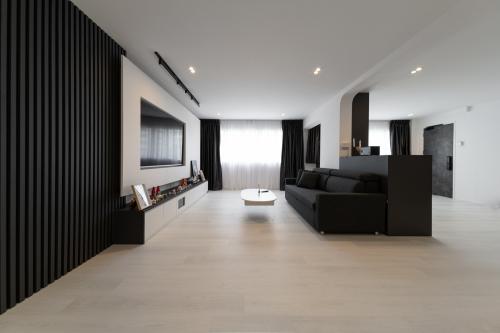Modern Living Room at 430 Bukit Panjang