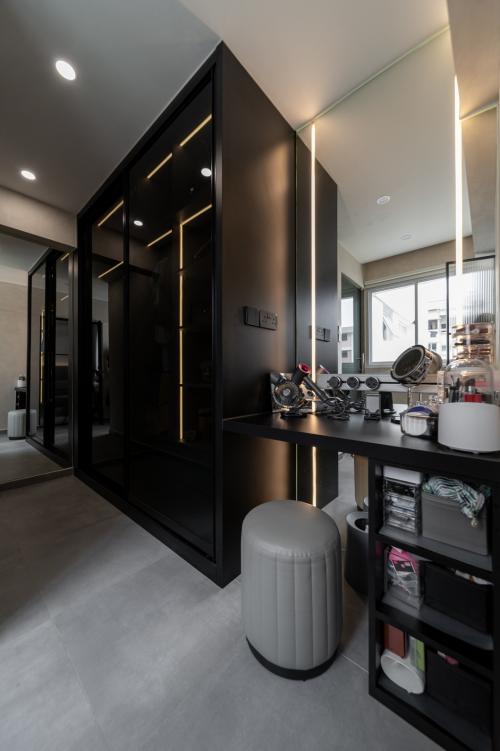 Scandinavian Walk-in Wardrobe at 131 Ang Mo Kio Ave 3