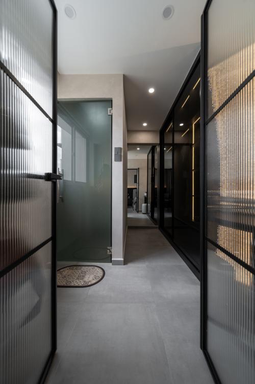 Scandinavian Walk-in Wardrobe at 131 Ang Mo Kio Ave 3
