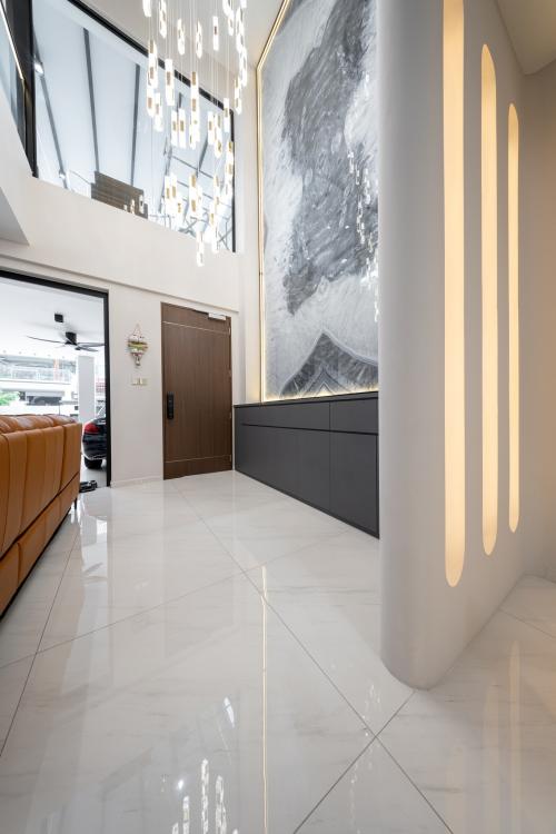 Contemporary Entryway at Loyang Rise