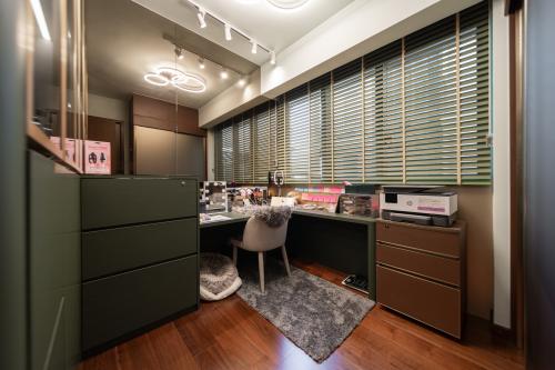 Modern Walk-in Wardrobe at Normanton Park