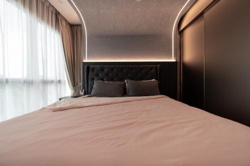 Modern Bedroom at Normanton Park