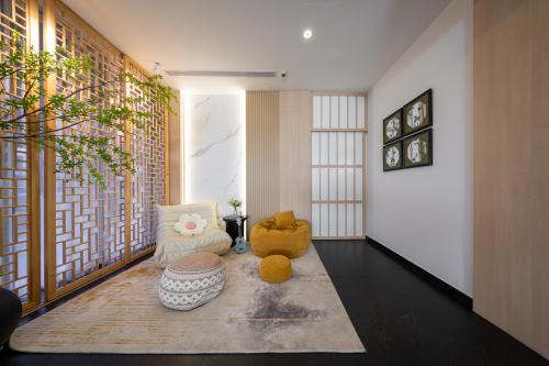 Asian Living Room at The Trillinq
