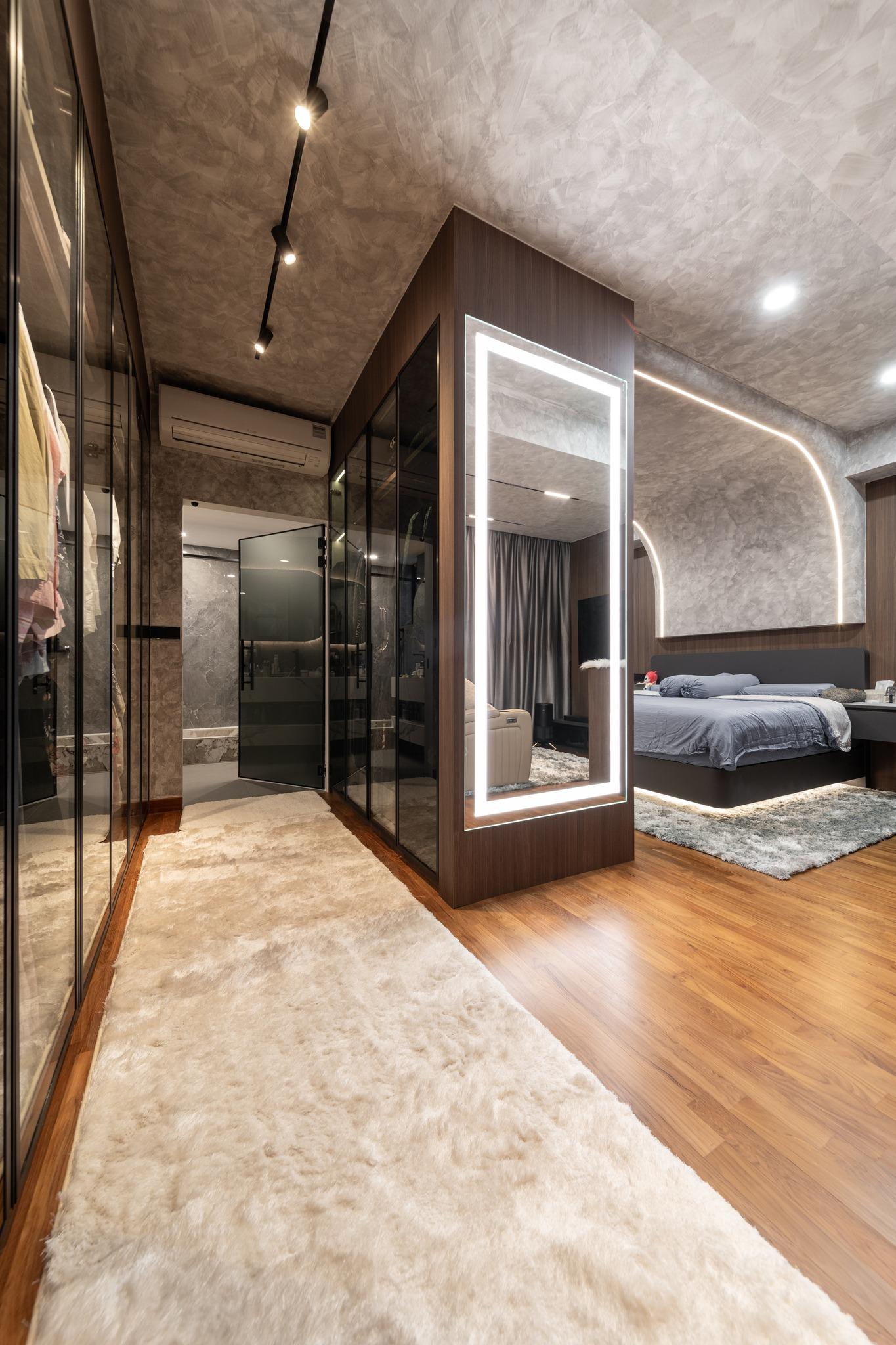 Modern Walk-in Wardrobe with Parquet Floor and Mirror