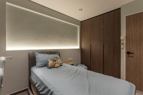 Modern Bedroom at 641 Pasir Ris Drive