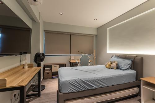 Modern Bedroom at 641 Pasir Ris Drive