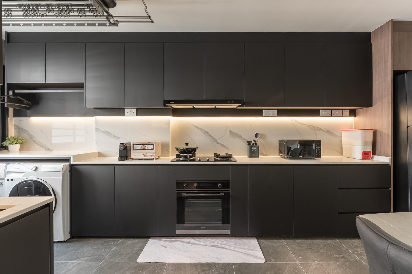 Modern Kitchen with Countertop and Homogeneous Tiles
