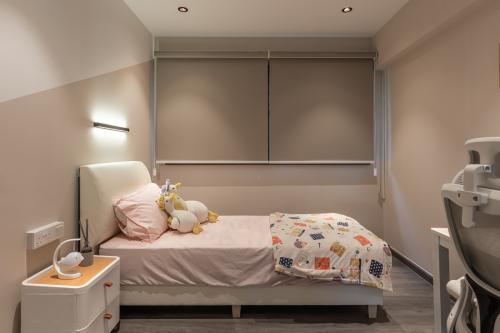 Modern Bedroom at 641 Pasir Ris Drive