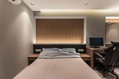 Modern Bedroom at 641 Pasir Ris Drive