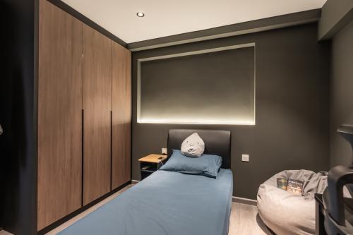 Modern Bedroom at 641 Pasir Ris Drive