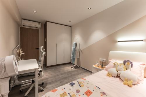 Modern Bedroom at 641 Pasir Ris Drive