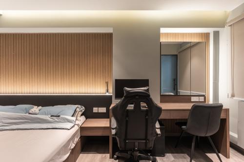 Modern Bedroom at 641 Pasir Ris Drive